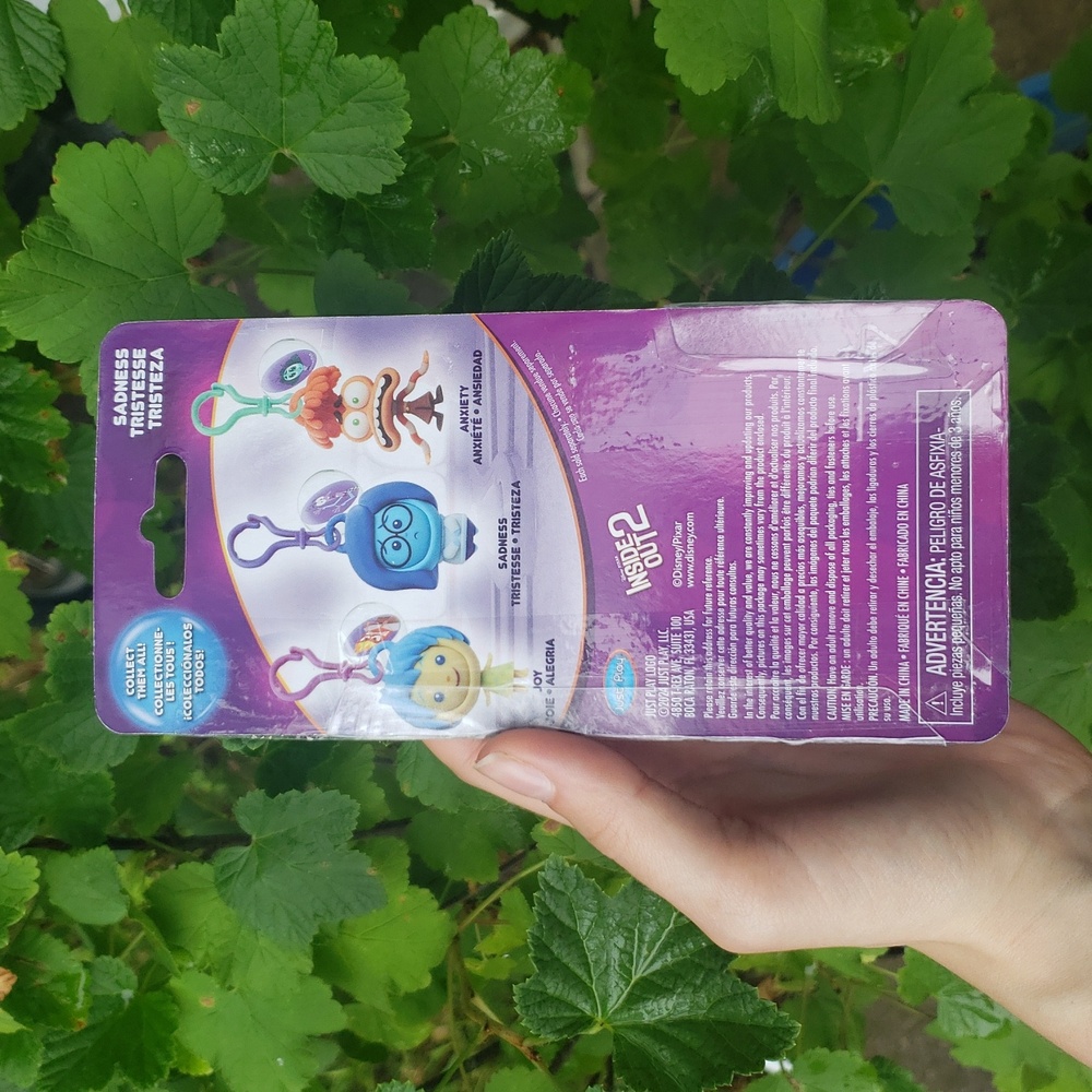 2/$28🌸 Disney Inside Out Sadness Fidget Keychain - Picture 3 of 3